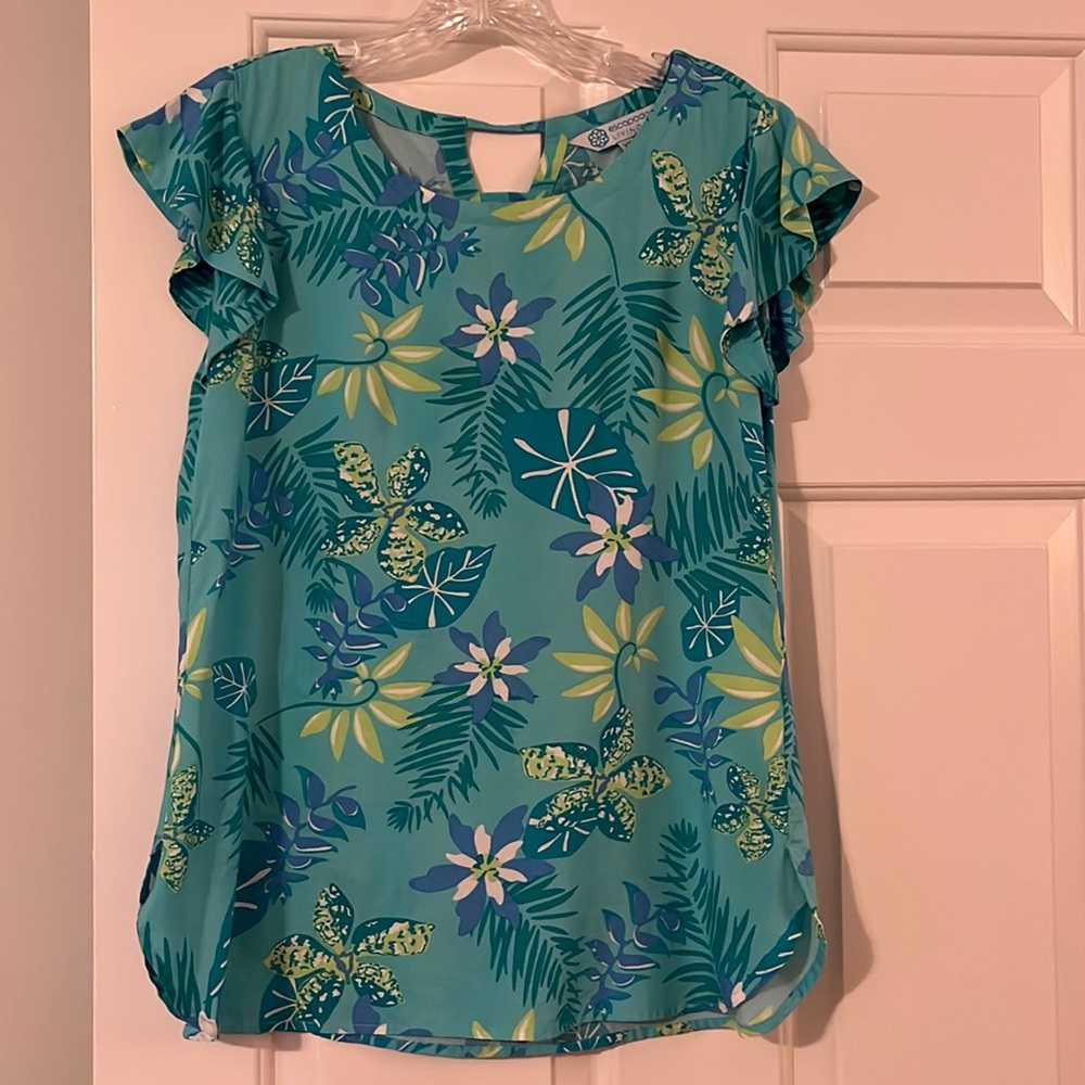 Cap sleeve floral top.